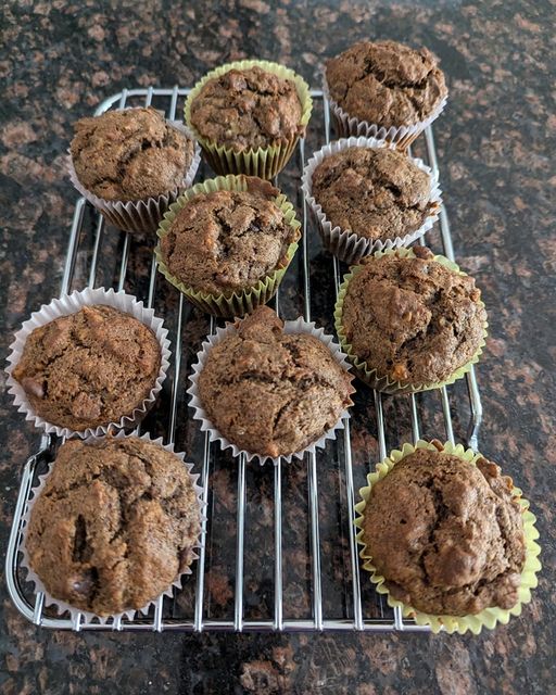 Reuse: An Oven Tray as a Trivet