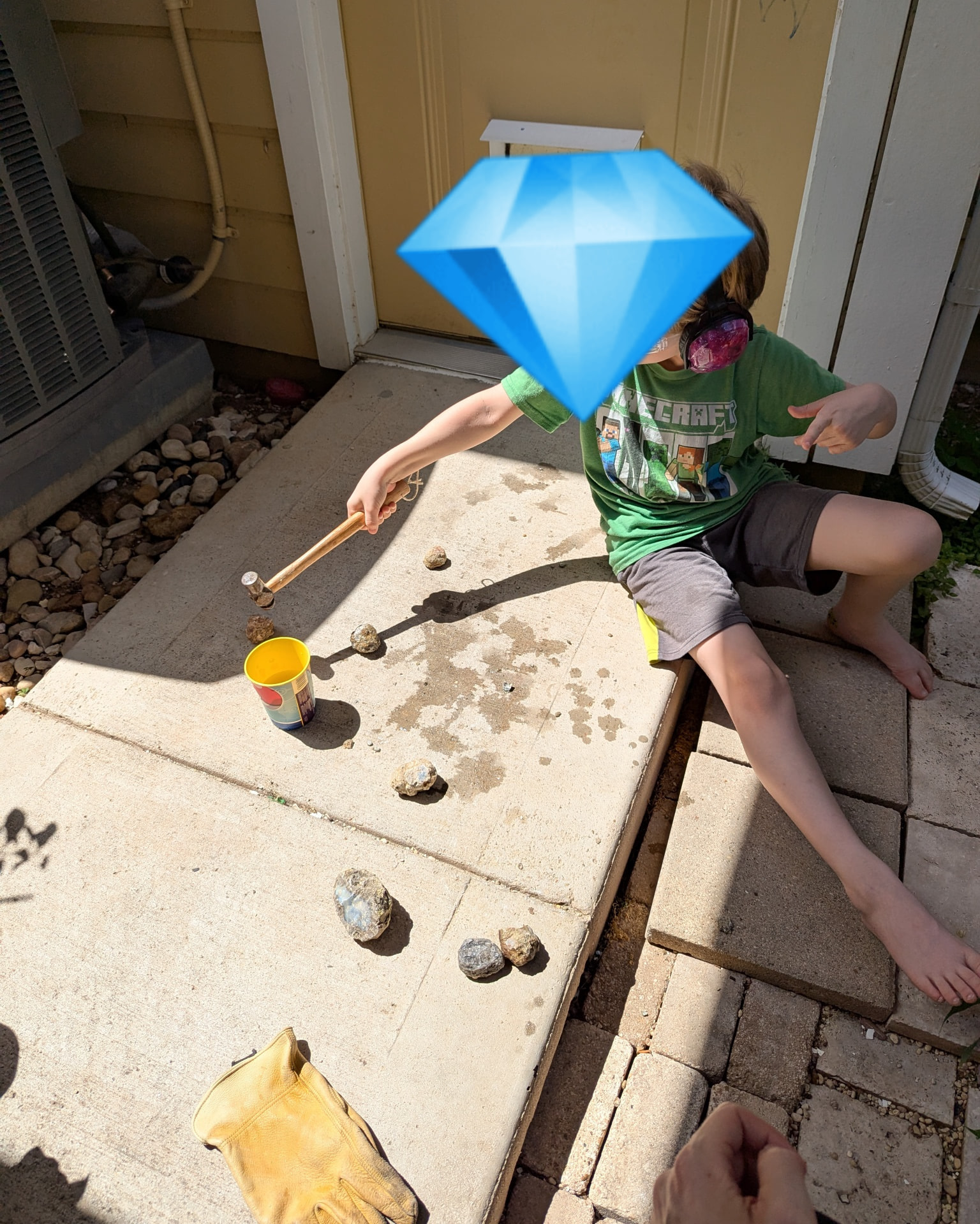 Geode smashing: Fun and Zero Waste Way to Entertain Kids
